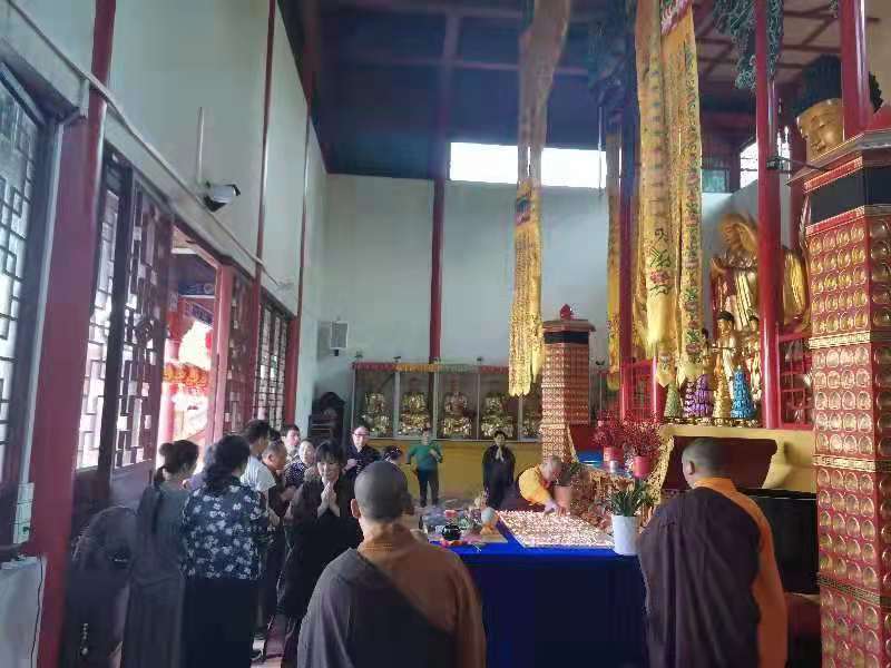 新彩90999文殊菩萨圣诞祈福助考法会圆满